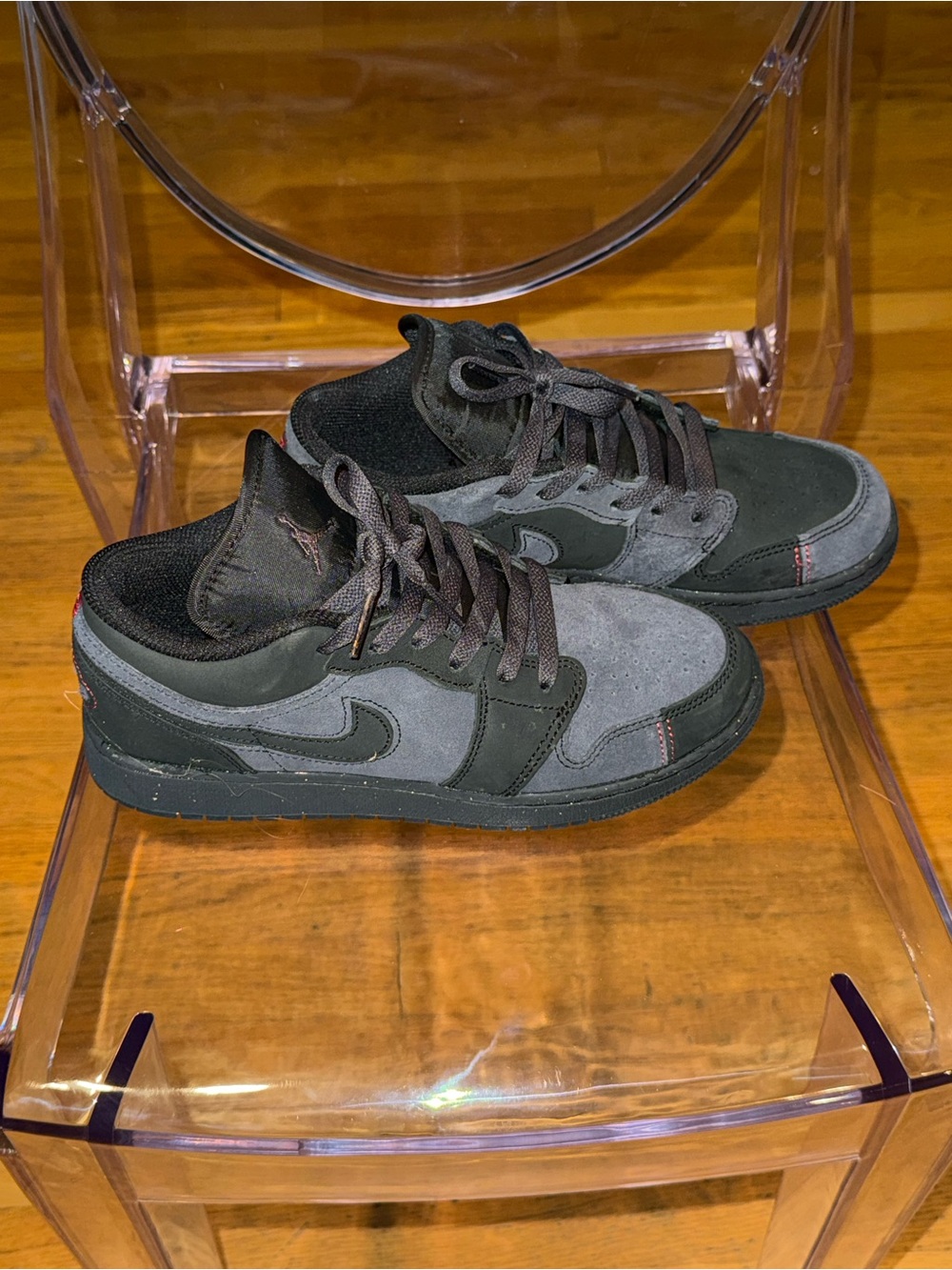 Nike Low-Top Sneakers - Black & Gray size 5.5Y